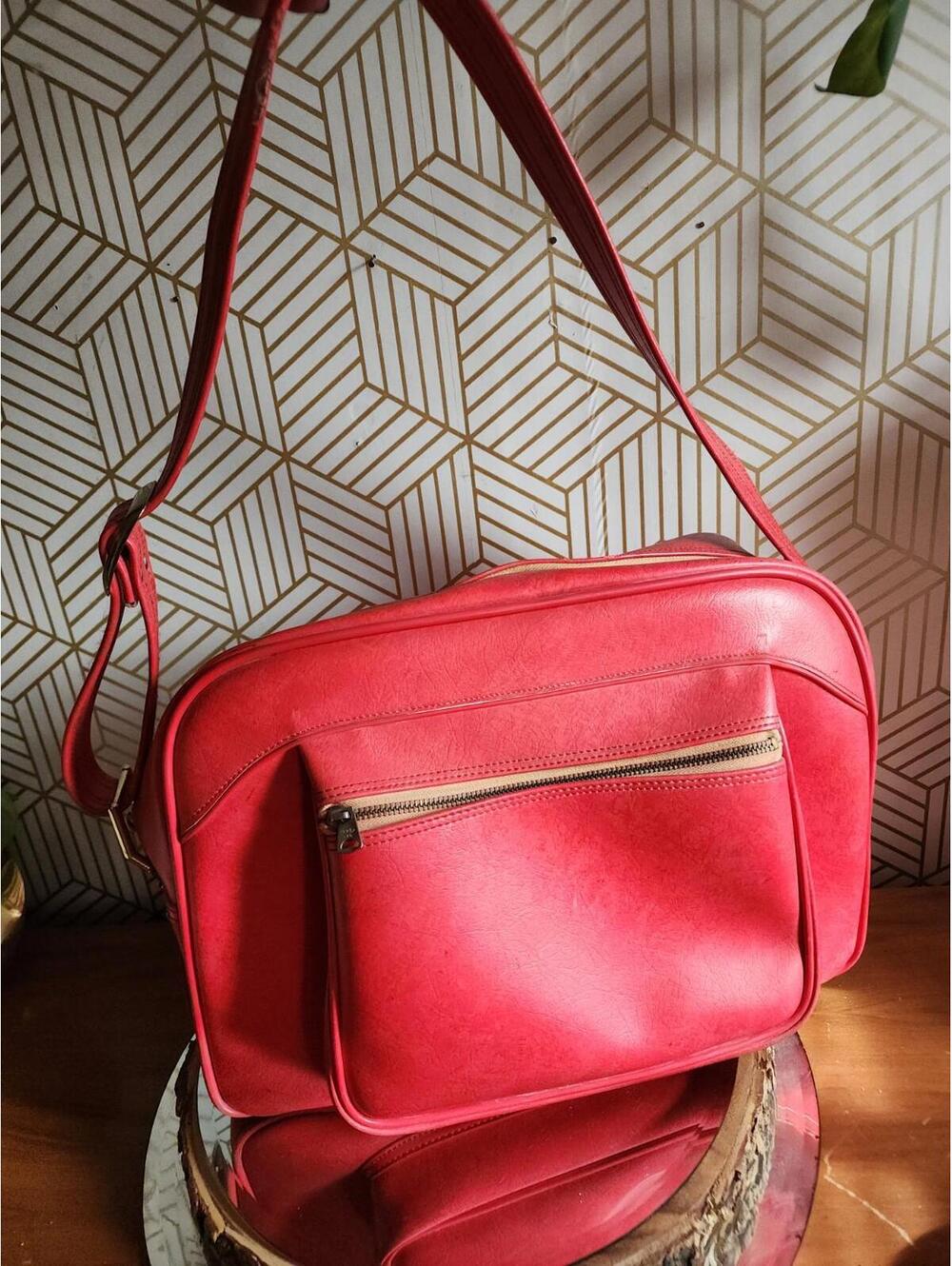 Vintage Samsonite BERRY RED Travel Bag Carry On Shoulder Strap Luggage Suitcase